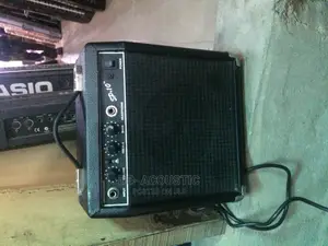 Squier by Fender SP-10 Portable Electric Guitar Amplifier