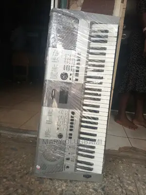 Yamaha Keyboard PSR E413