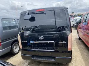 Toyota HiAce 2012 Black