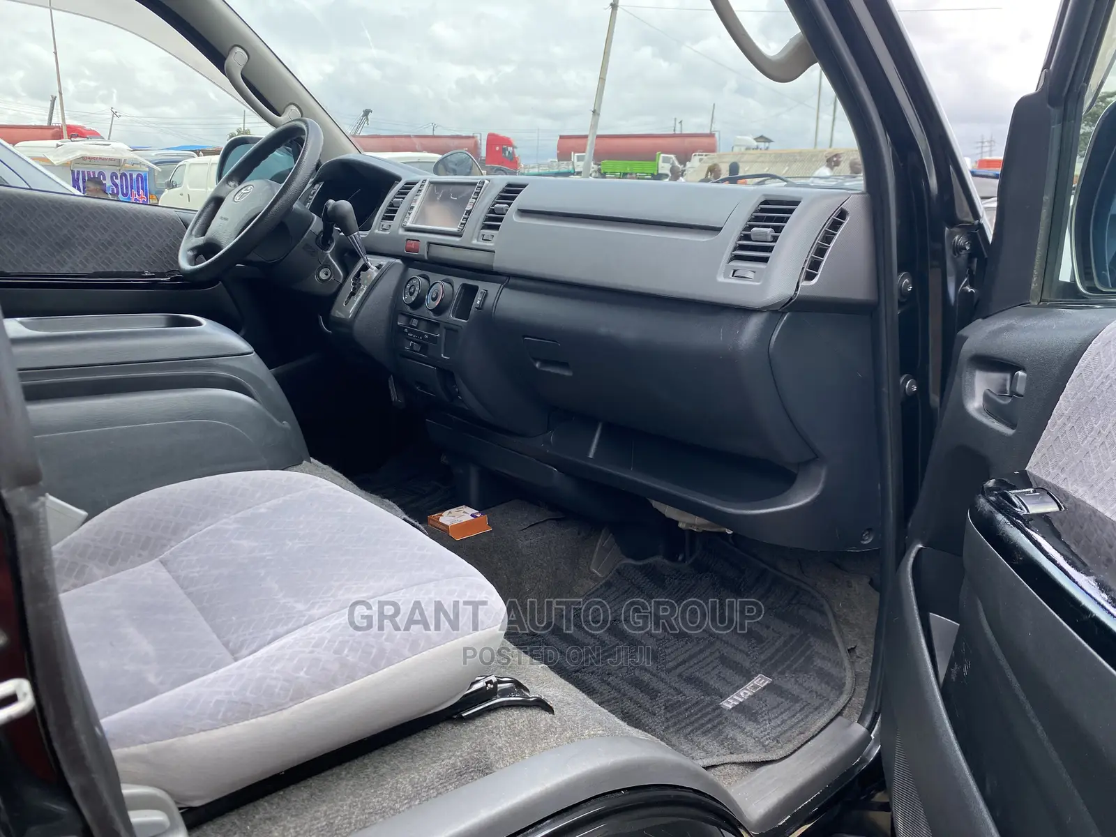 Toyota HiAce 2012 Black