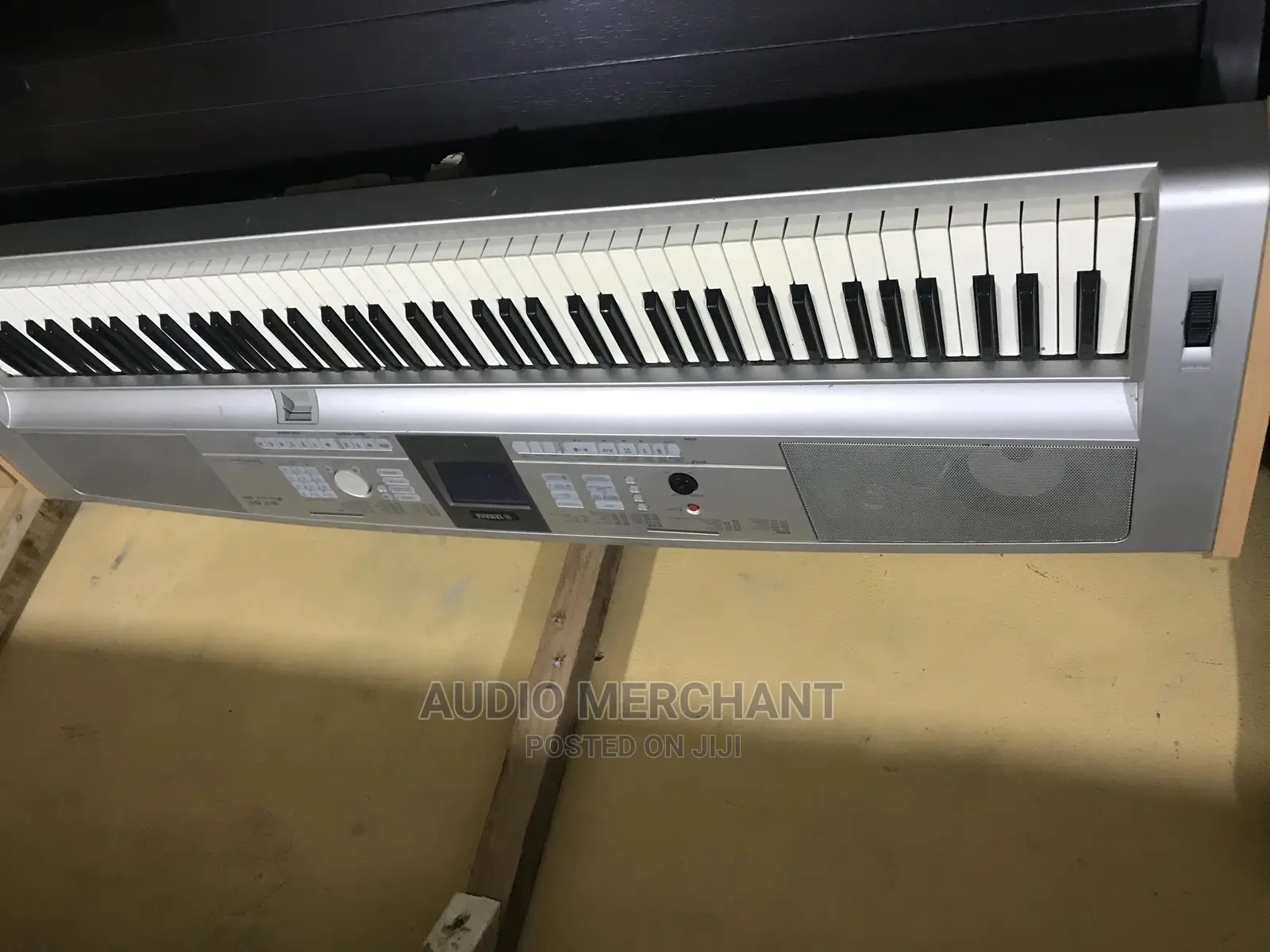 Yamaha DGX 505 Keyboard