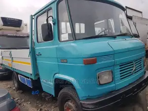 Mercedez Benz 608 Pick Up Van
