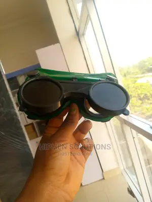 Proper Covering Safety Eyewear for Welders