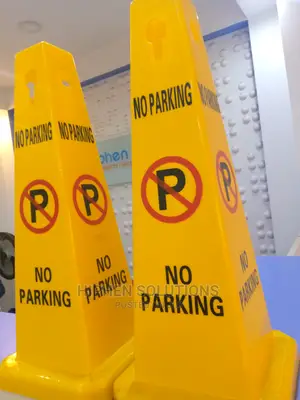 High Quality No Parking Sign