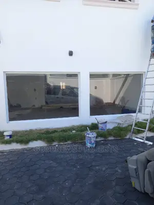 Aluminium Showroom Glass