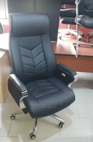 Quality Executive Swivel Leather Office Chair. 