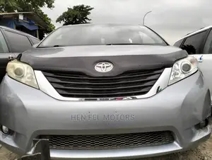 Toyota Sienna LE AWD 7-Passenger 2013 Gray