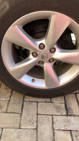 Single 18" Rim for Lexus 350