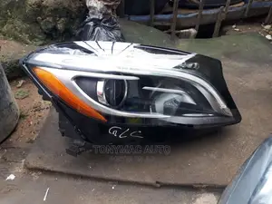 Mercedes-Benz GLA 250 Headlights