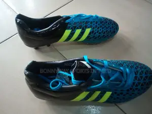 Adidas Size 40 Soccer Boot
