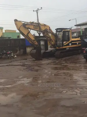 320 Excavator Machine for Rent/Hire at Affordable Prices