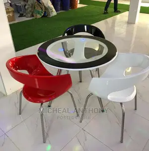 Round Dining by Three High Quality Design