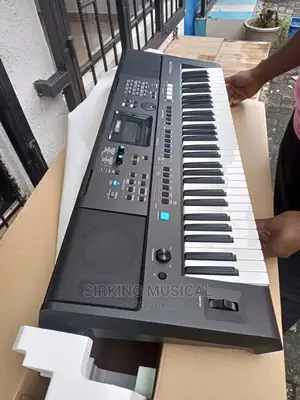 PSR-473 Yamaha Keyboard With Original Adaptor Pa-50