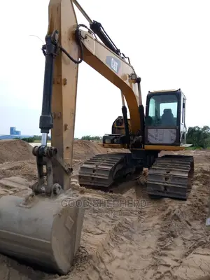 215 Excavator Machine for Hire at N150k.