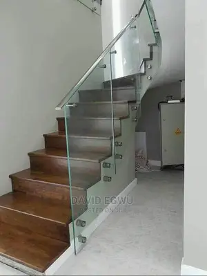 Frameless Staircase With Side Fix