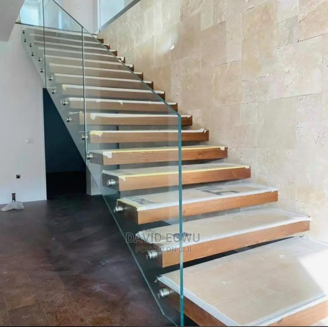 Frameless Staircase With Side Fix