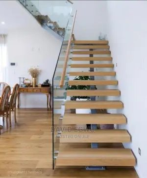 Frameless Staircase With Side Fix