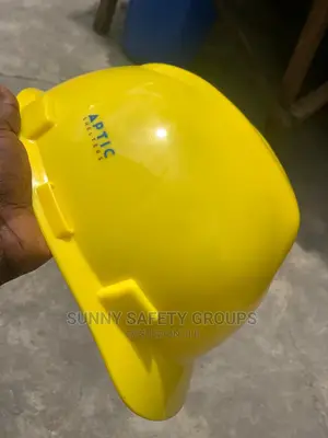 MSA - V-Gard - Hard Hat Safety Helmet With Staz-on Suspensio