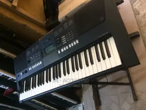 Yamaha PSR-E423 61-Key Touch Sensative Portable Keyboard