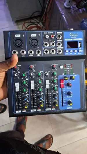 4 Channel Mini DJ Mixer for Studios/ Clubs/ Event Centres