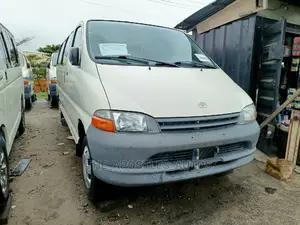 Toyota HiAce 2003 White