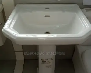 Twy6 England Clarice Basin and Pedestal