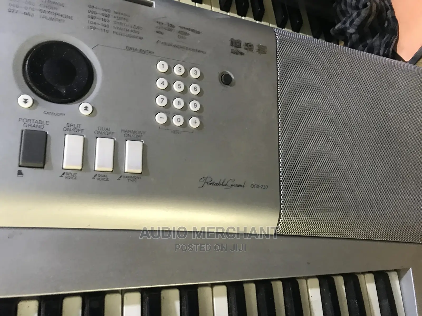 Yamaha DGX 220 Keyboard