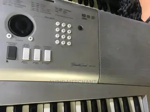 Yamaha DGX 220 Keyboard