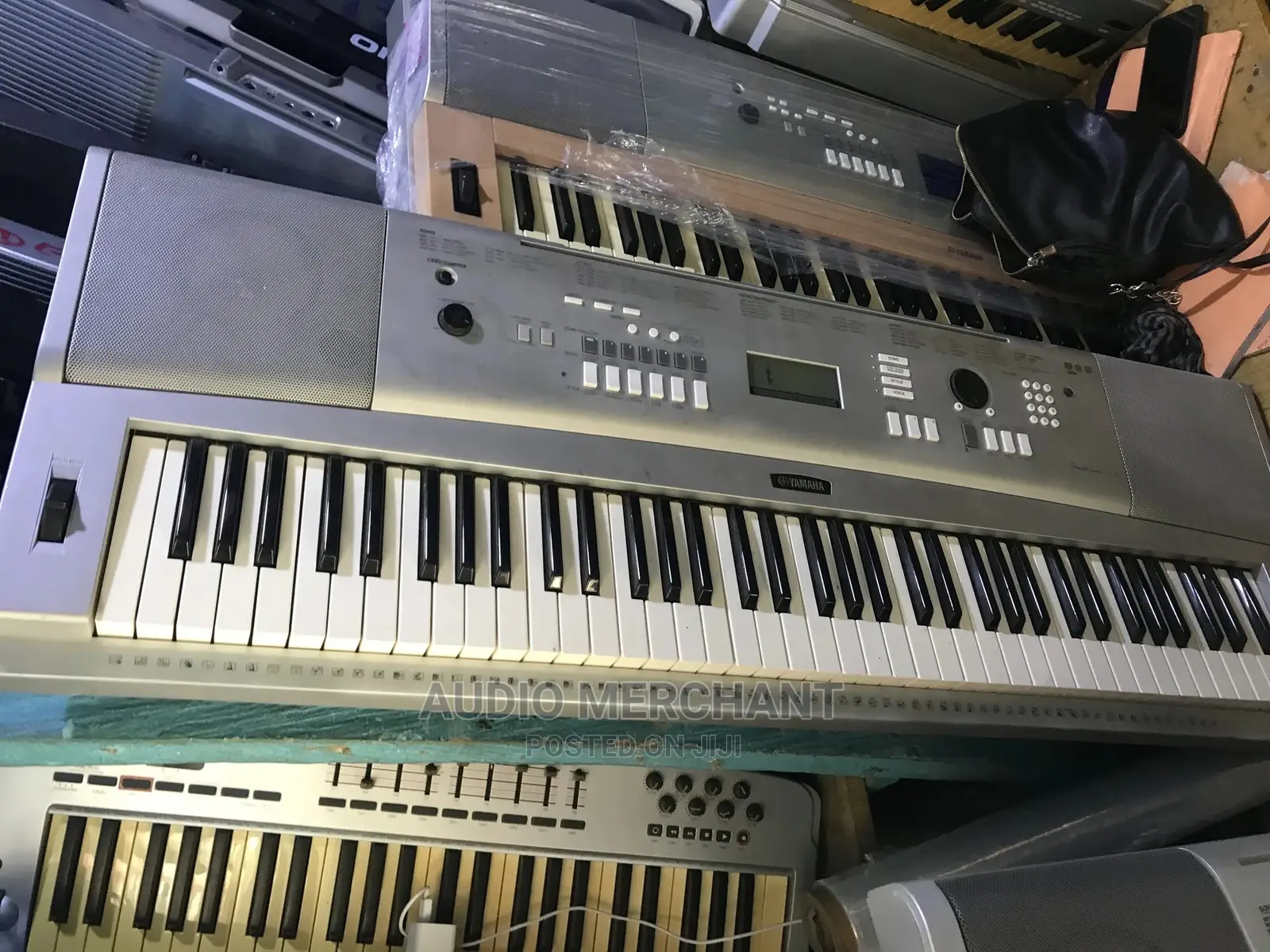 Yamaha DGX 220 Keyboard