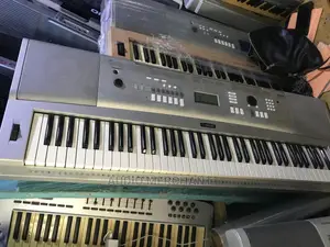 Yamaha DGX 220 Keyboard