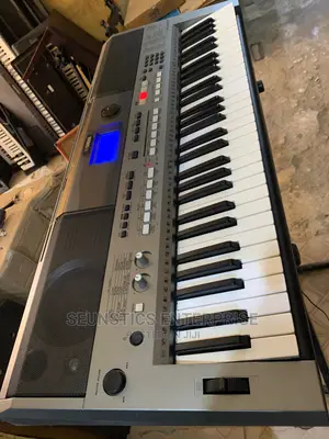 Quality Yamaha PSR E443 Keyboard/Piano