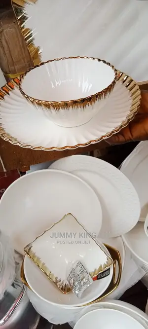 Gold Inlay Edge Glass Food Serving Plate