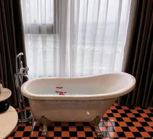 Royal Executive Bath Tub