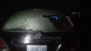 Rx300 Back Windscreen Tokunbo/New.