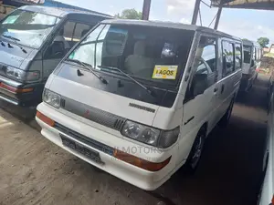 Mitsubishi L300 2005 White