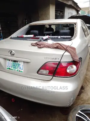 Lexus Es300 Back Windscreen