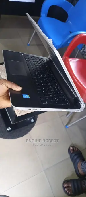 Laptop HP Pavilion TouchSmarT 15 8GB Intel Core i3 HDD+SSD 320GB