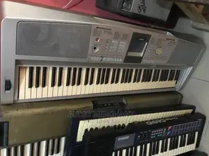 Yamaha DGX310 Keyboard