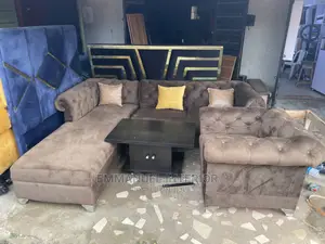 A Standard 7 Seater With a Center Table
