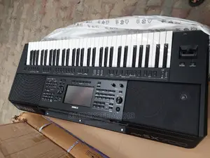 Yamaha Keyboard - PSR-Sx700 With Adaptor