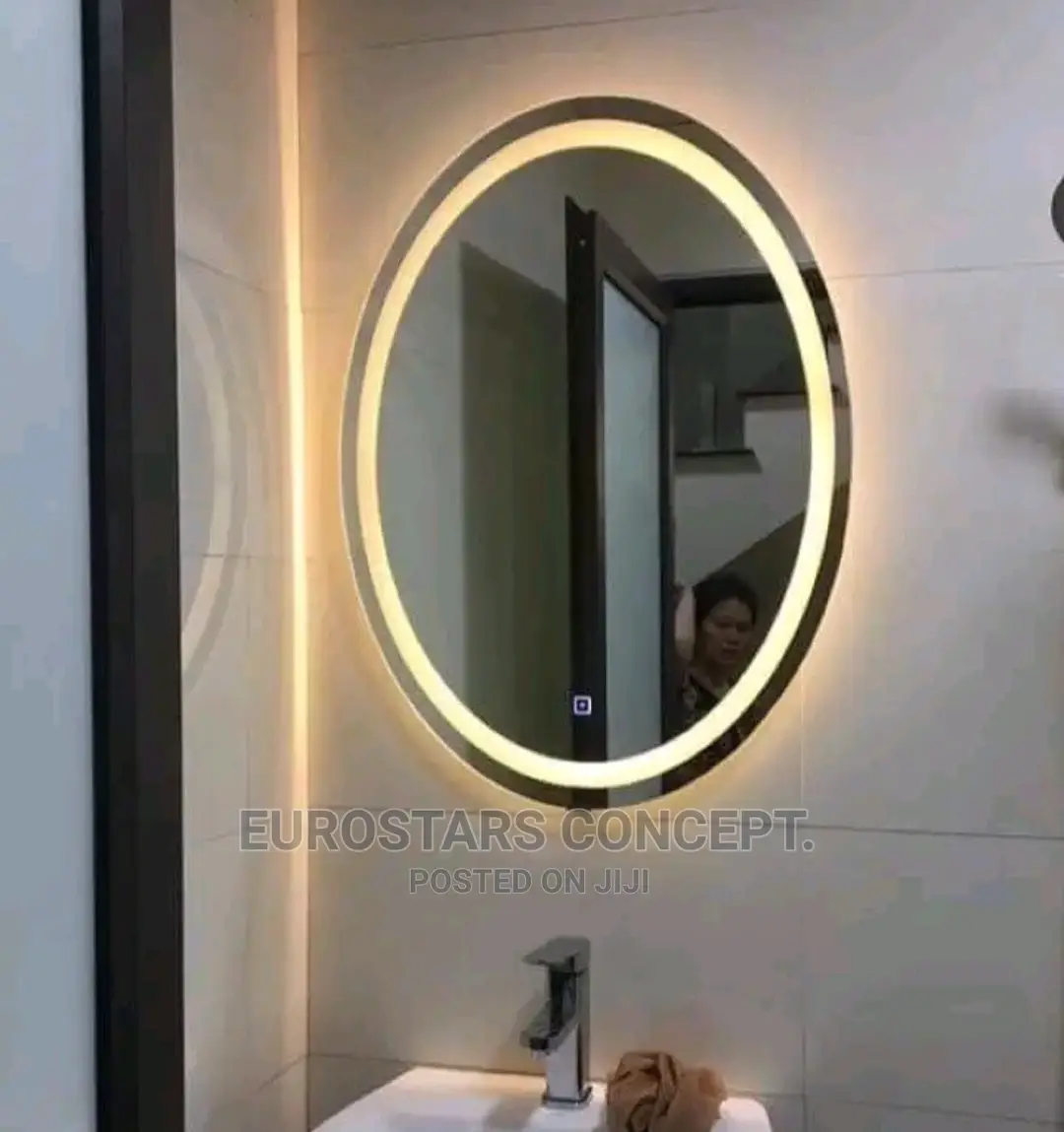 Plan Round Mirror With Light