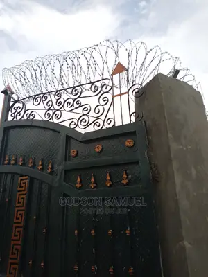 Electric Fence and Barbed Wire Installation