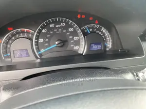 Toyota Camry XLE 4dr Sedan (2.5L 4cyl 6A) 2012 Silver