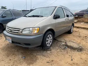 Toyota Sienna 2003 Gold