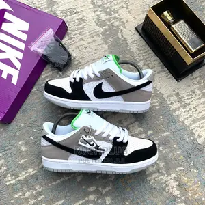 Nike Sb Dunk Low PRO Chlorophyll Sneakers