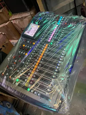 Behringer X32 Mixer.