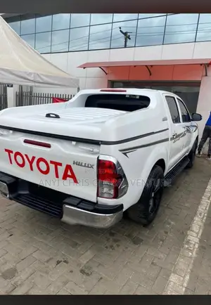 Toyota Hilux Booth Cover .S.