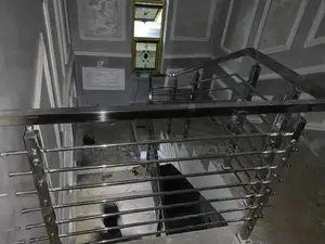 Stainless Handle With Square Pipe Design