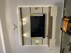 6 Ft by 7ft Wall Console