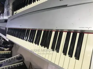 Yamaha P70 Piano